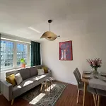 Oomph Modern Apartment With Balcony